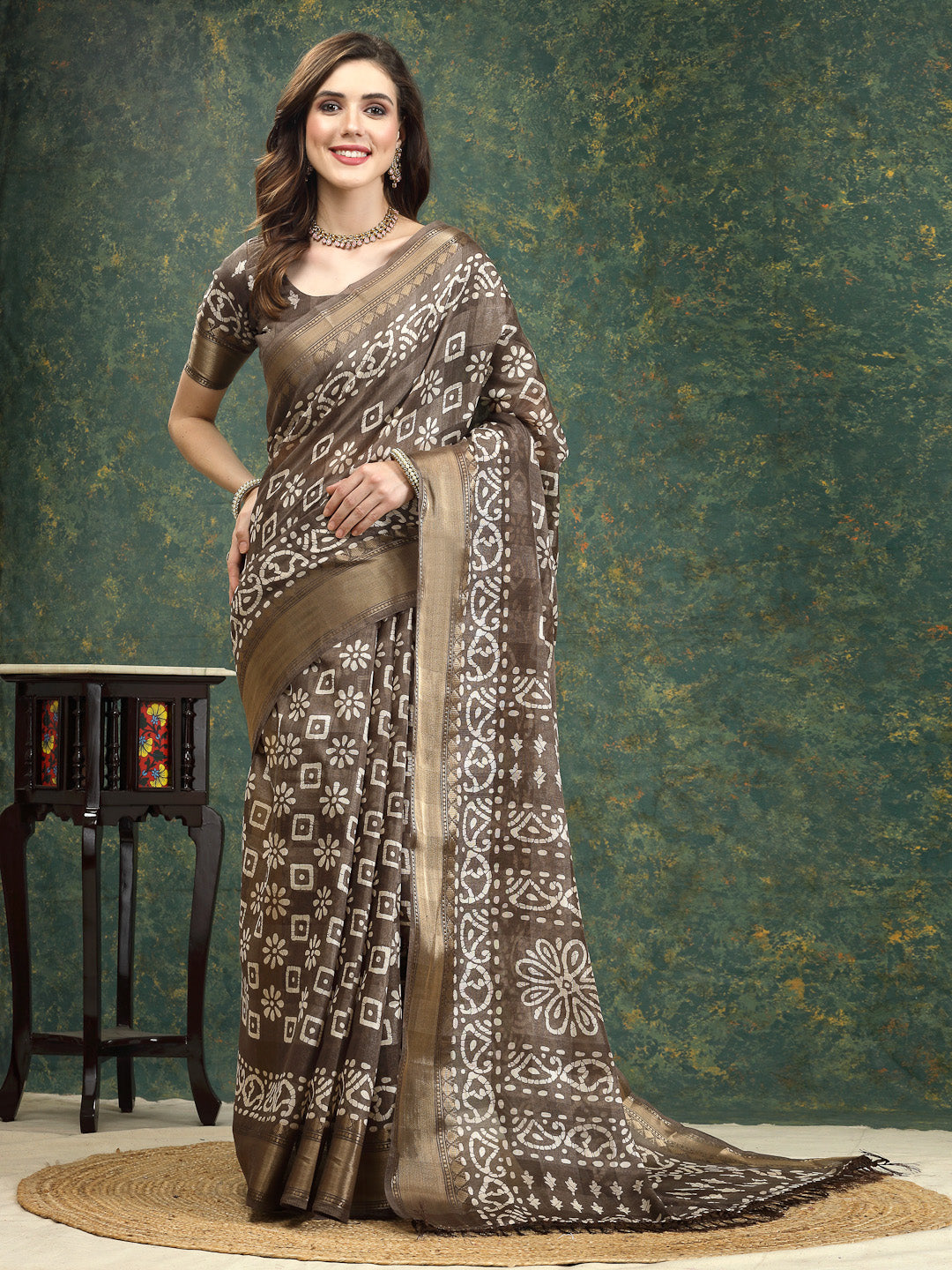 Stylum Women's Batik Print Cotton Blend Saree (Browndaabu)