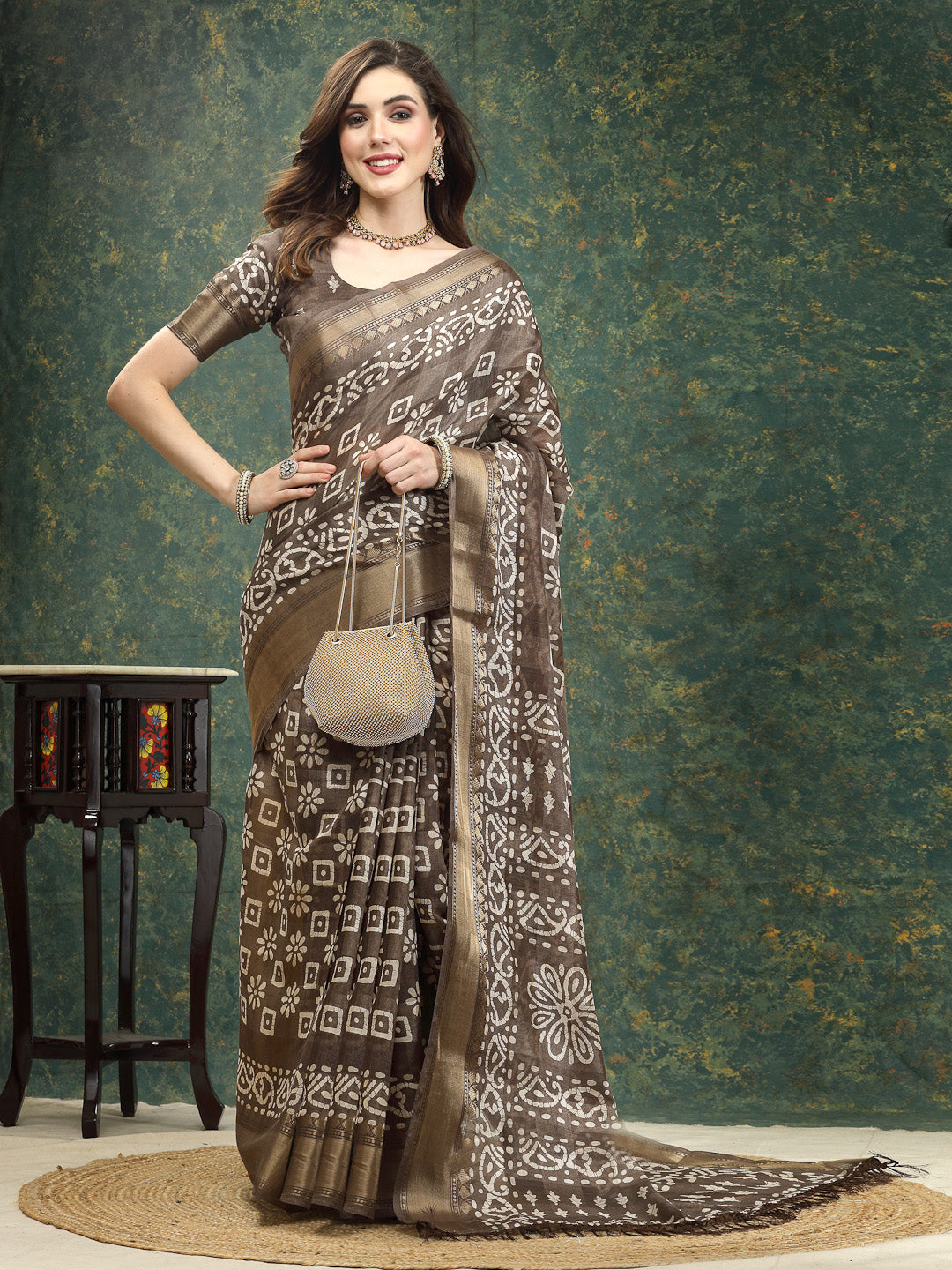 Stylum Women's Batik Print Cotton Blend Saree (Browndaabu)