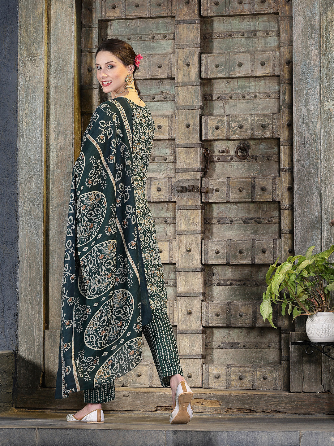 Stylum Women's Floral Printed Cotton Blend Straight Kurta Pant Dupatta Set (KPDTIGERGREEN)