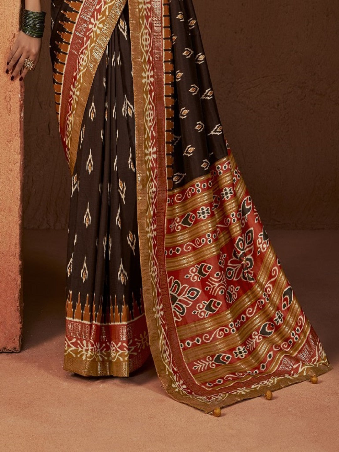 Stylum Women's Ikat Printed Zari Border Silk Saree (SRAROMAABROWN)
