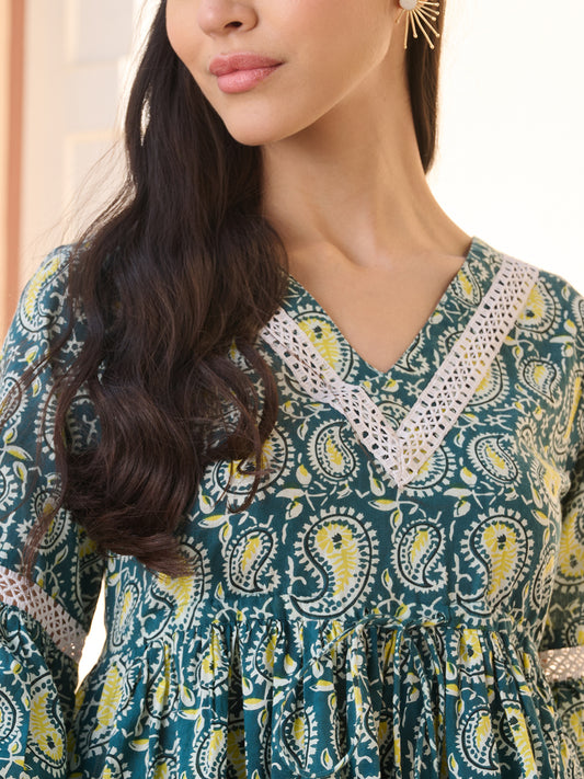 Stylum Women's Green Paisley Printed Cotton Empire Top (TOPGREENAPRIL)