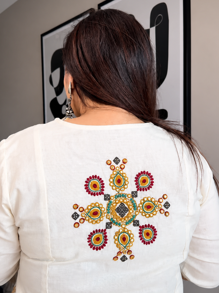 STYLUM WOMEN ELEGANT ETHNIC CHARM IN IVORY KURTA