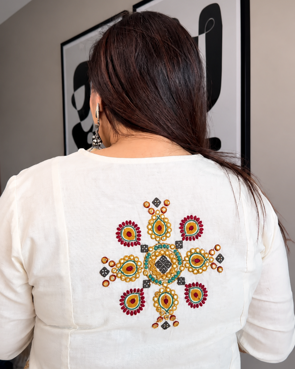 STYLUM WOMEN ELEGANT ETHNIC CHARM IN IVORY KURTA