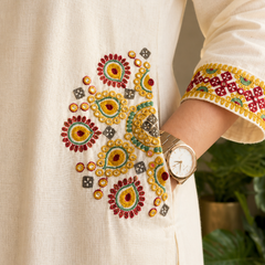 STYLUM WOMEN ELEGANT ETHNIC CHARM IN IVORY KURTA