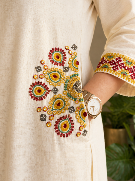 STYLUM WOMEN ELEGANT ETHNIC CHARM IN IVORY KURTA