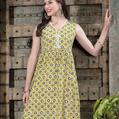 Stylum Women's Geometric Printed Cotton Pleated Kurta (BRAZIL)