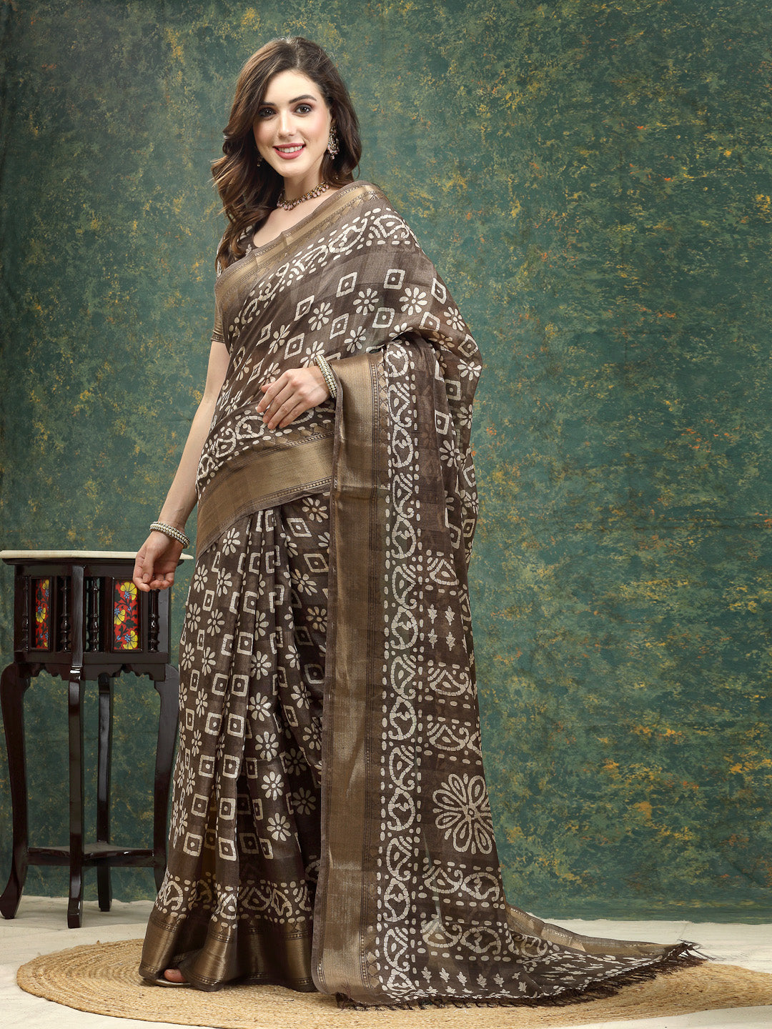 Stylum Women's Batik Print Cotton Blend Saree (Browndaabu)