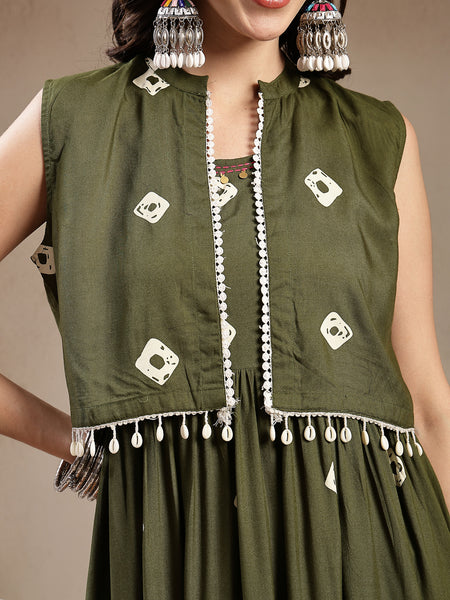 Stylum Women's Green Bandhej Printed Rayon Tiered Dress With Ethnic Jacket (DRSOLIVEARMY)