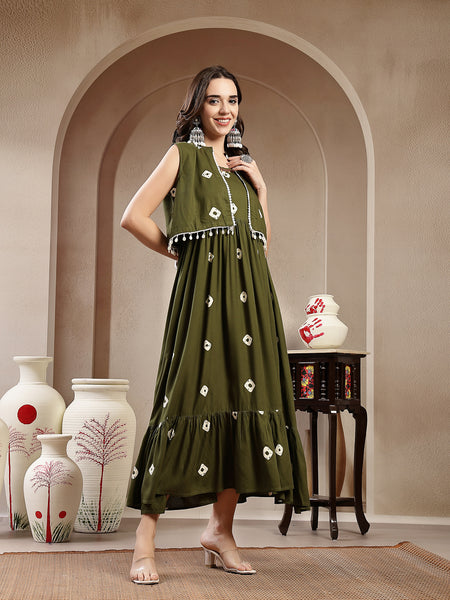 Stylum Women's Green Bandhej Printed Rayon Tiered Dress With Ethnic Jacket (DRSOLIVEARMY)