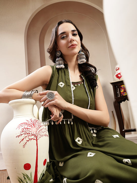 Stylum Women's Green Bandhej Printed Rayon Tiered Dress With Ethnic Jacket (DRSOLIVEARMY)