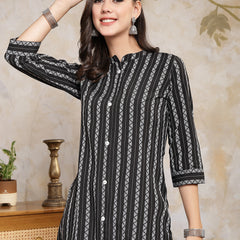 Stylum Women's Self Designed Cotton Blend Straight Kurta (FELIS)