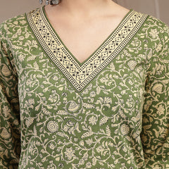 Stylum Women's Green Ethnic Printed Cotton Straight Kurta (GREENFRIES)