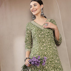 Stylum Women's Green Ethnic Printed Cotton Straight Kurta (GREENFRIES)