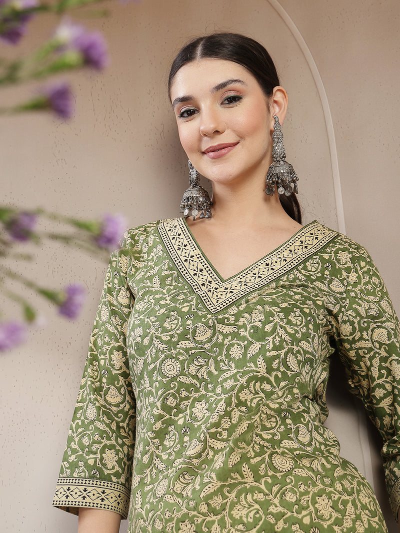 Stylum Women's Green Ethnic Printed Cotton Straight Kurta (GREENFRIES)