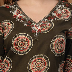 Stylum Women's Green Block Printed Cotton Straight Kurta (GREENGILD)