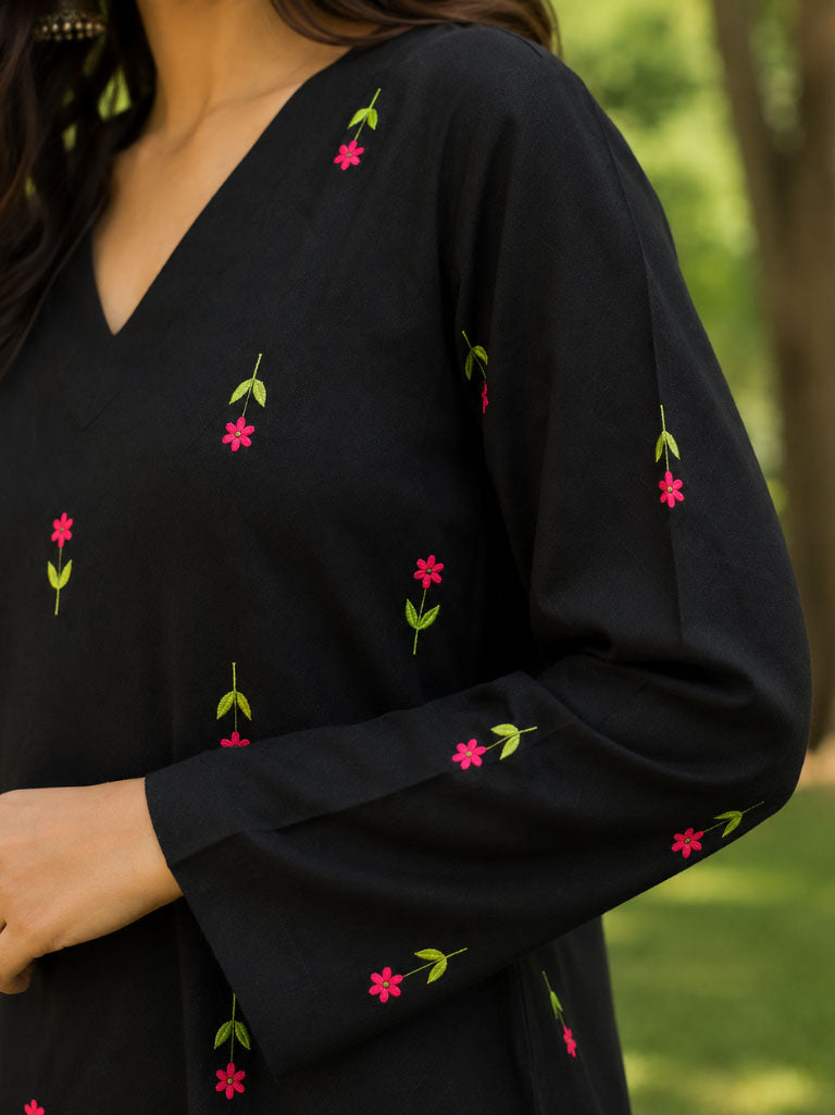 Stylum Women's Black Floral Printed Rayon A-Line Kurta With Palazzo (KPBLACKHEAT)