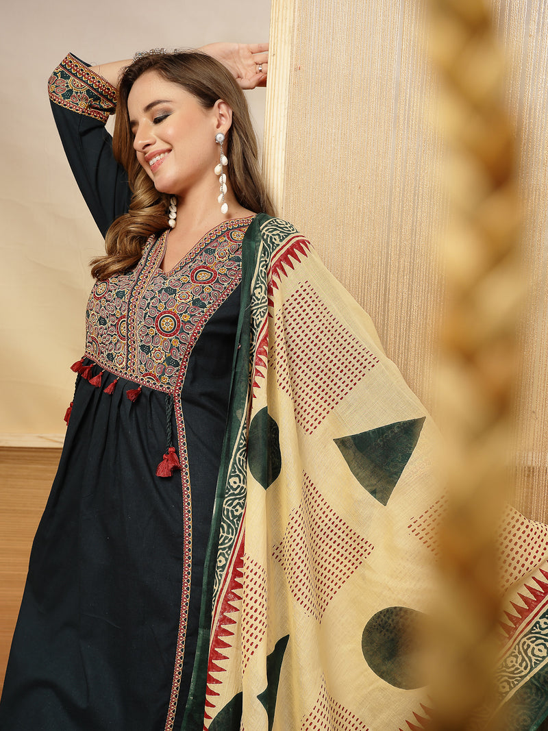 Stylum Women's Green Solid Cotton Straight Kurta Pant Dupatta Set (KPDGREENPANNA)