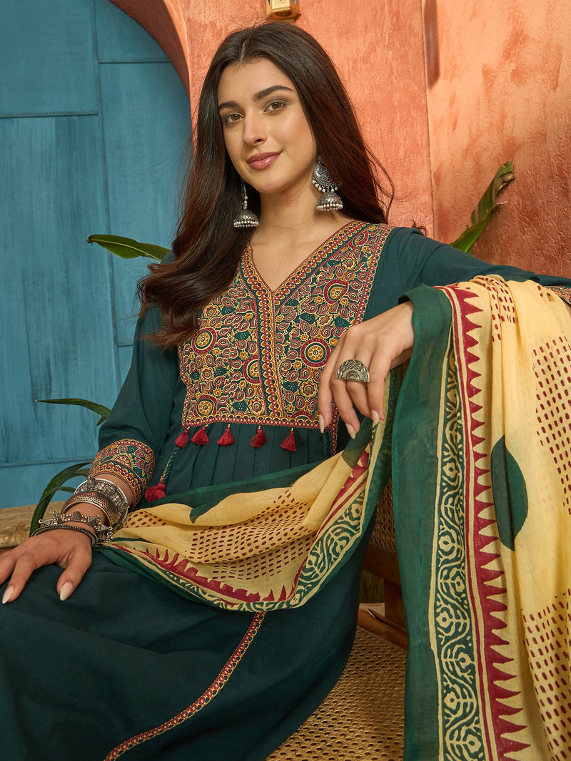 Stylum Women's Green Solid Cotton Straight Kurta Pant Dupatta Set (KPDGREENPANNA)