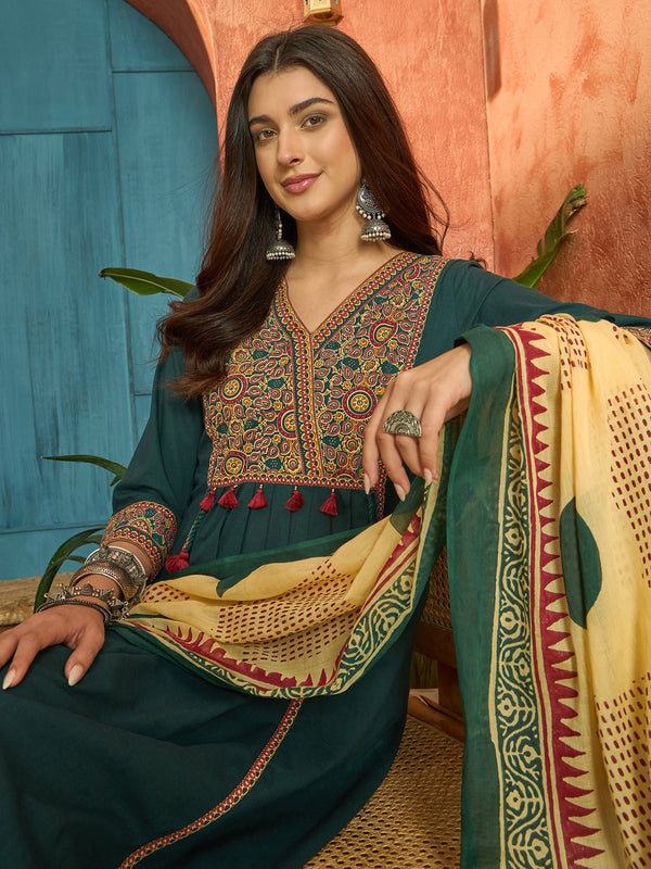 Stylum Women's Green Solid Cotton Straight Kurta Pant Dupatta Set (KPDGREENPANNA)