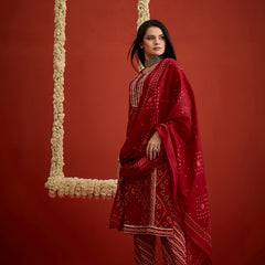 Stylum Women's Red Bandhej Printed Cotton Straight Kurta Pant Dupatta Set (KPDREDSIRAJ)