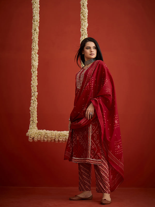 Stylum Women's Red Bandhej Printed Cotton Straight Kurta Pant Dupatta Set (KPDREDSIRAJ)