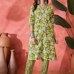 Stylum Women's Green Floral Printed Cotton Straight Kurta Pant Set (KPGREENMANALI)