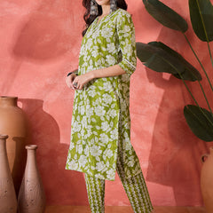 Stylum Women's Green Floral Printed Cotton Straight Kurta Pant Set (KPGREENMANALI)