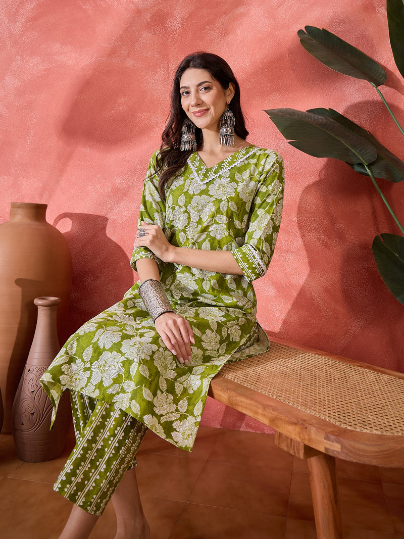Stylum Women's Green Floral Printed Cotton Straight Kurta Pant Set (KPGREENMANALI)