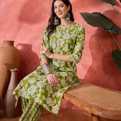 Stylum Women's Green Floral Printed Cotton Straight Kurta Pant Set (KPGREENMANALI)