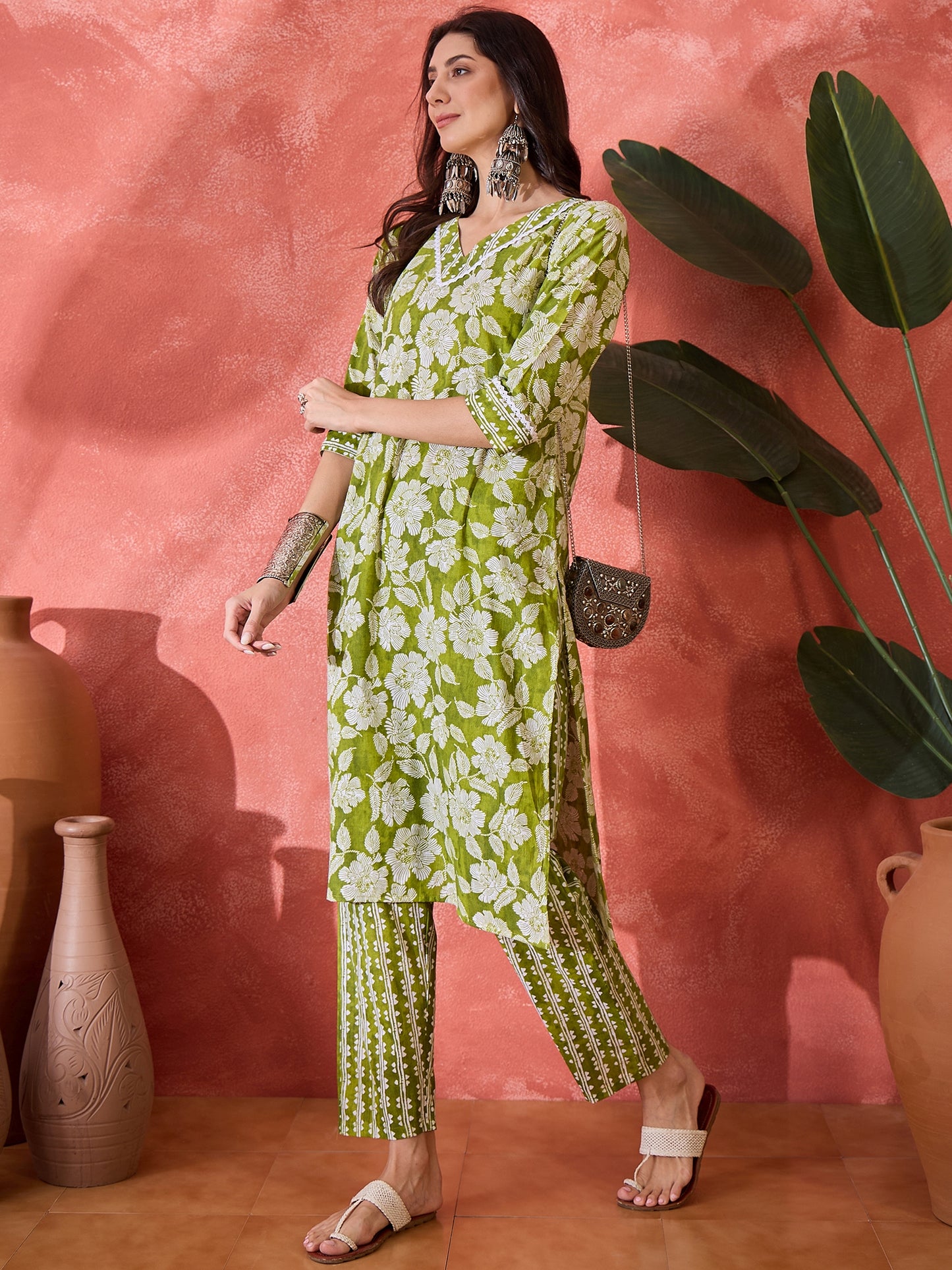 Stylum Women's Green Floral Printed Cotton Straight Kurta Pant Set (KPGREENMANALI)