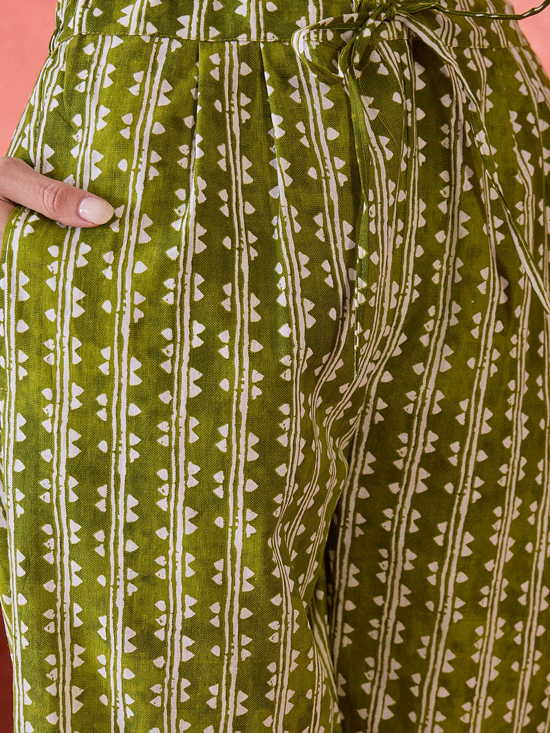 Stylum Women's Green Floral Printed Cotton Straight Kurta Pant Set (KPGREENMANALI)