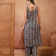 Stylum Women's Grey Woven Printed Cotton Straight Kurta Pant Set (KPGREYYAMLA)