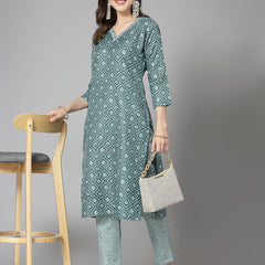 Green Printed Cotton Blend Straight Kurta Pant Set