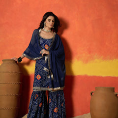 Stylum Women's Blue Bandhej Printed Crepe Straight Kurta Sharara Dupatta Set (KSDBLUEKOSKI)