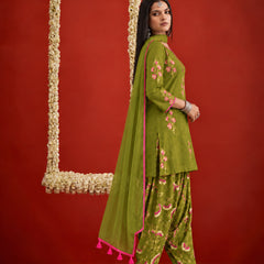 Stylum Women's Green Floral Printed Cotton Straight Short Kurti Farshi Salwar With Dupatta Set (KSDGREENANDHERI)