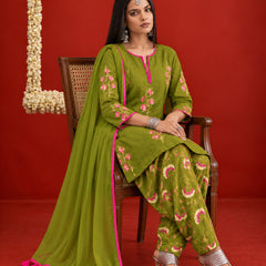 Stylum Women's Green Floral Printed Cotton Straight Short Kurti Farshi Salwar With Dupatta Set (KSDGREENANDHERI)