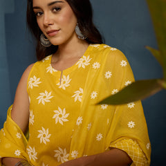 Stylum Women's Yellow Floral Printed Pure Cotton Straight Kurti Farshi Salwar With Dupatta (KSDYELLOWMAGPIE)