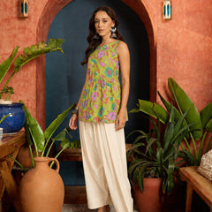 Stylum Women's Green Floral Printed Cotton A-Line Short Kurti With Farshi Salwar (KSGRRENGERI)