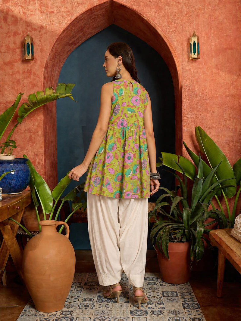 Stylum Women's Green Floral Printed Cotton A-Line Short Kurti With Farshi Salwar (KSGRRENGERI)