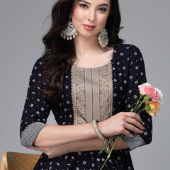 Stylum Women's Floral Printed Rayon Flared Kurta (NAVYSIGMA)