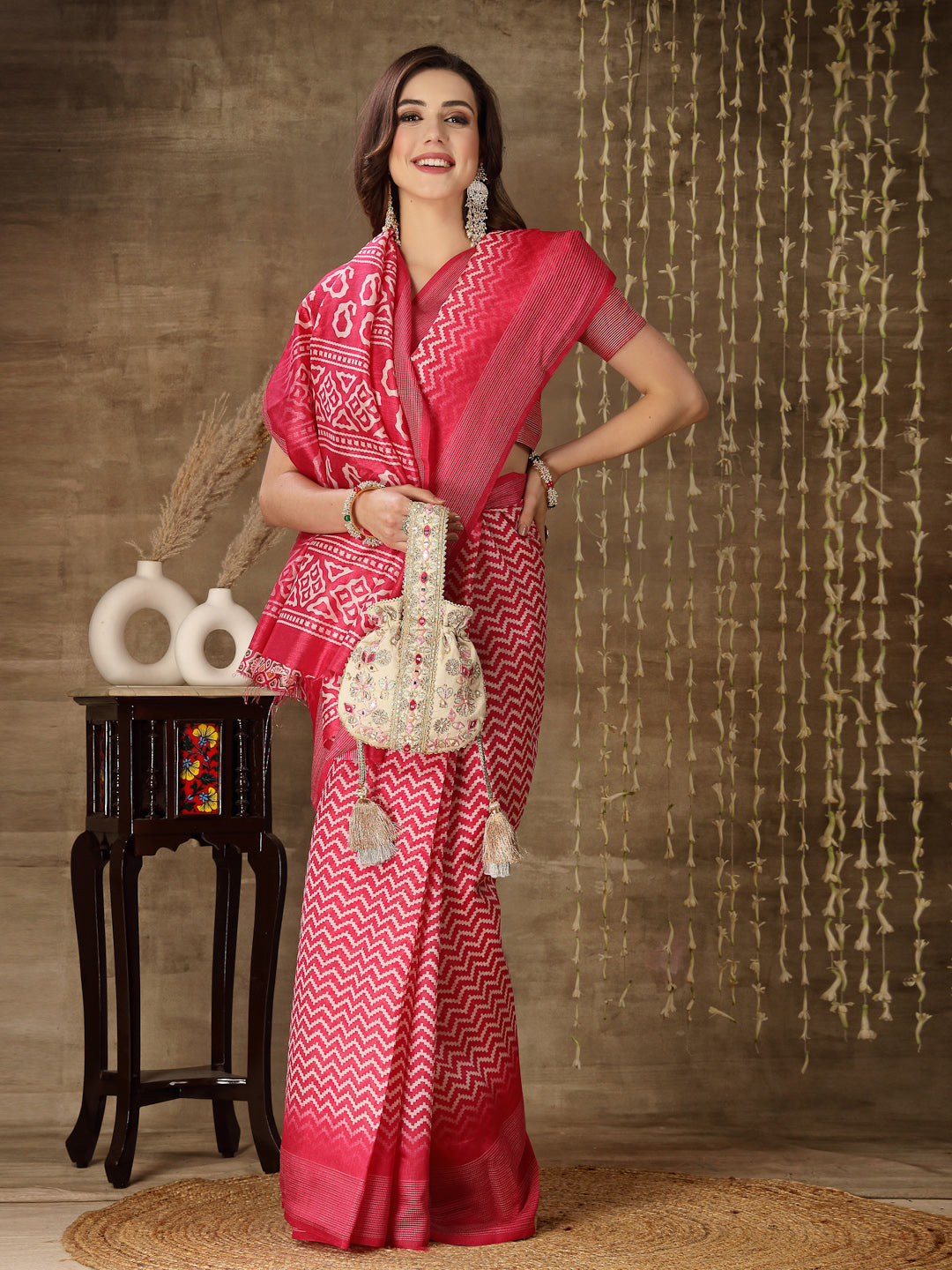 Buy Pink Sarees for Women by Peachmode Online | Ajio.com