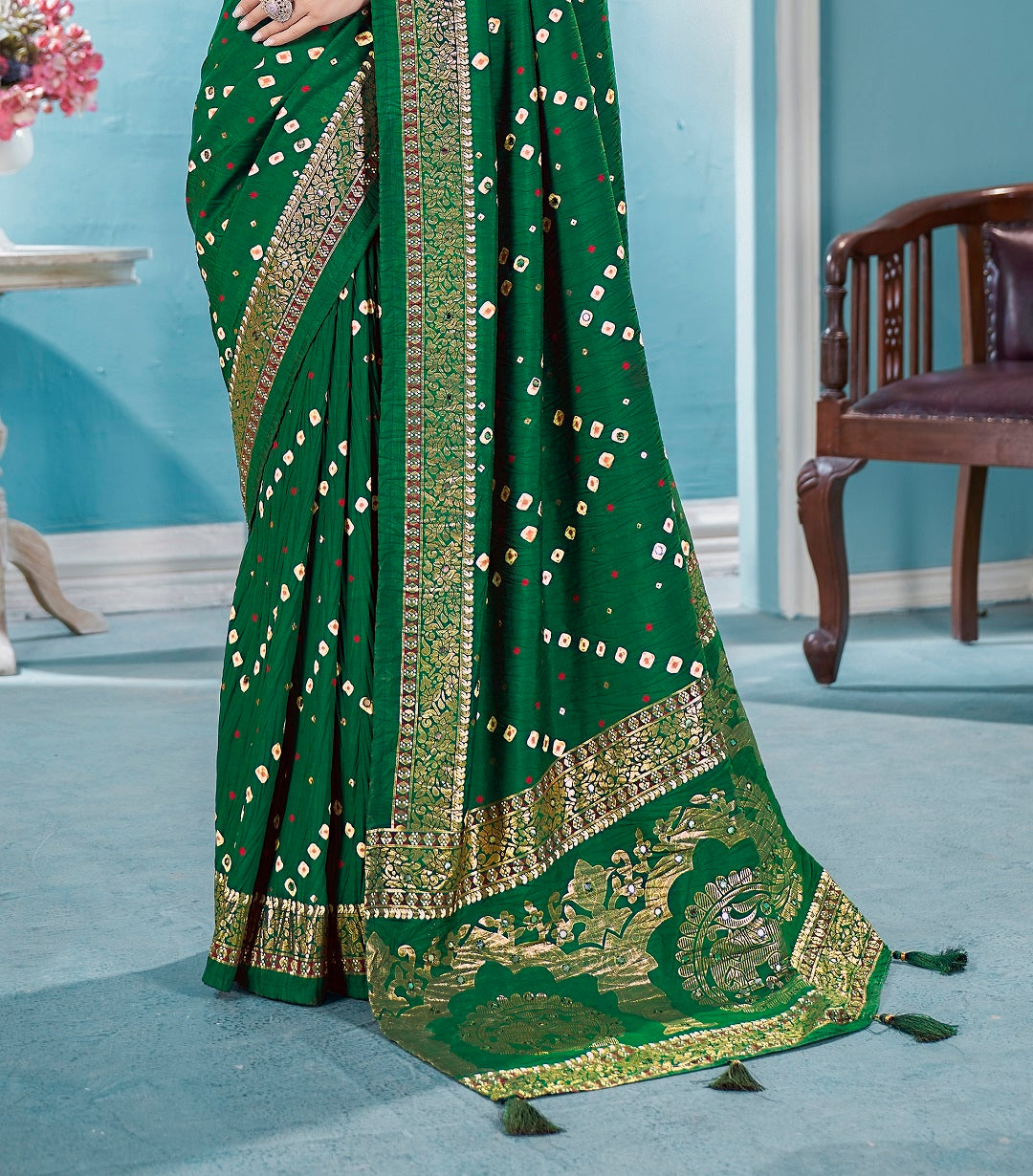 Stylum Women's Green Bhandej Aari Work Crushed Silk Saree (SRCRUSHGREEN)