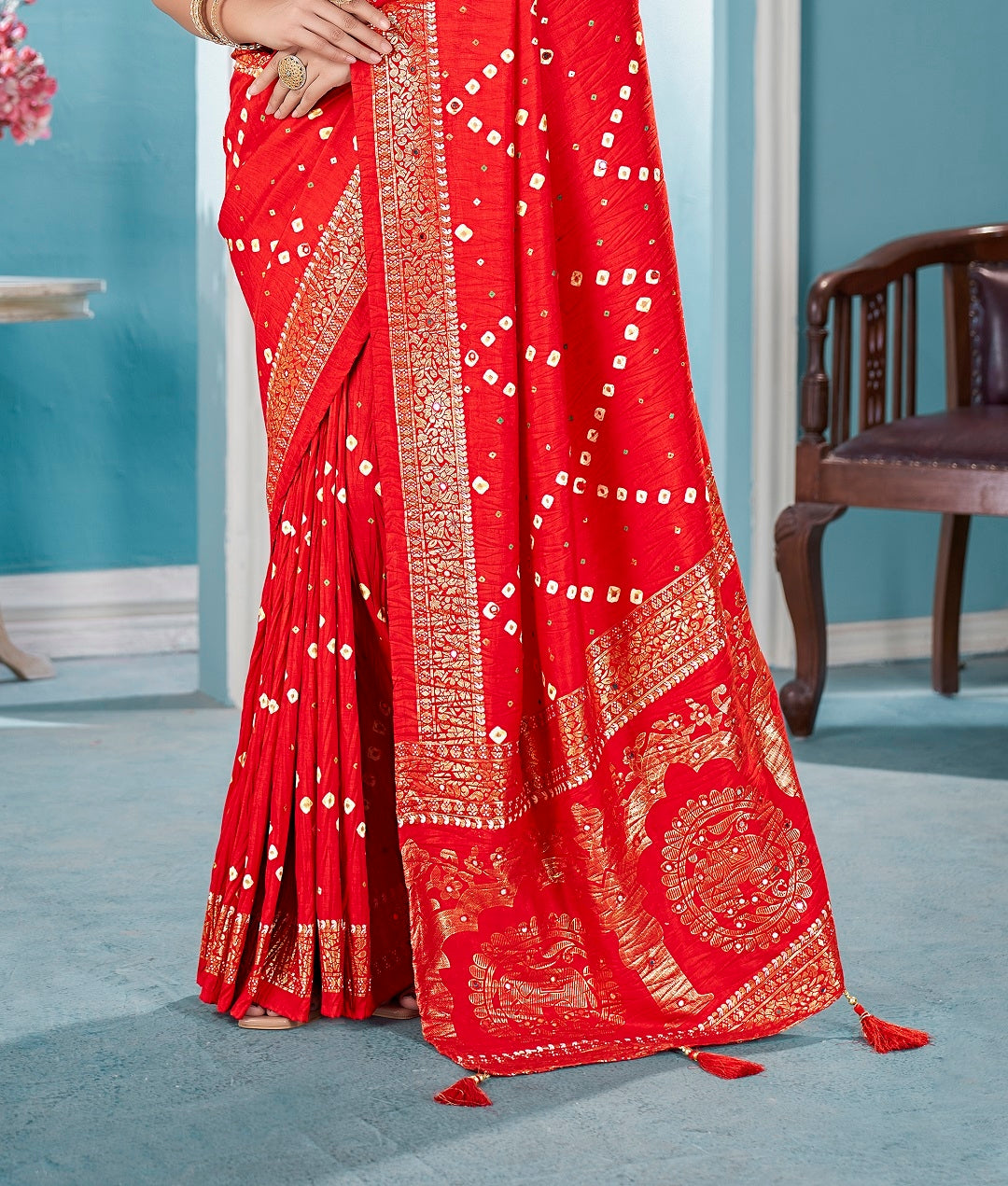 Stylum Women's Red Bhandej Aari Work Crushed Silk Saree (SRCRUSHRED)