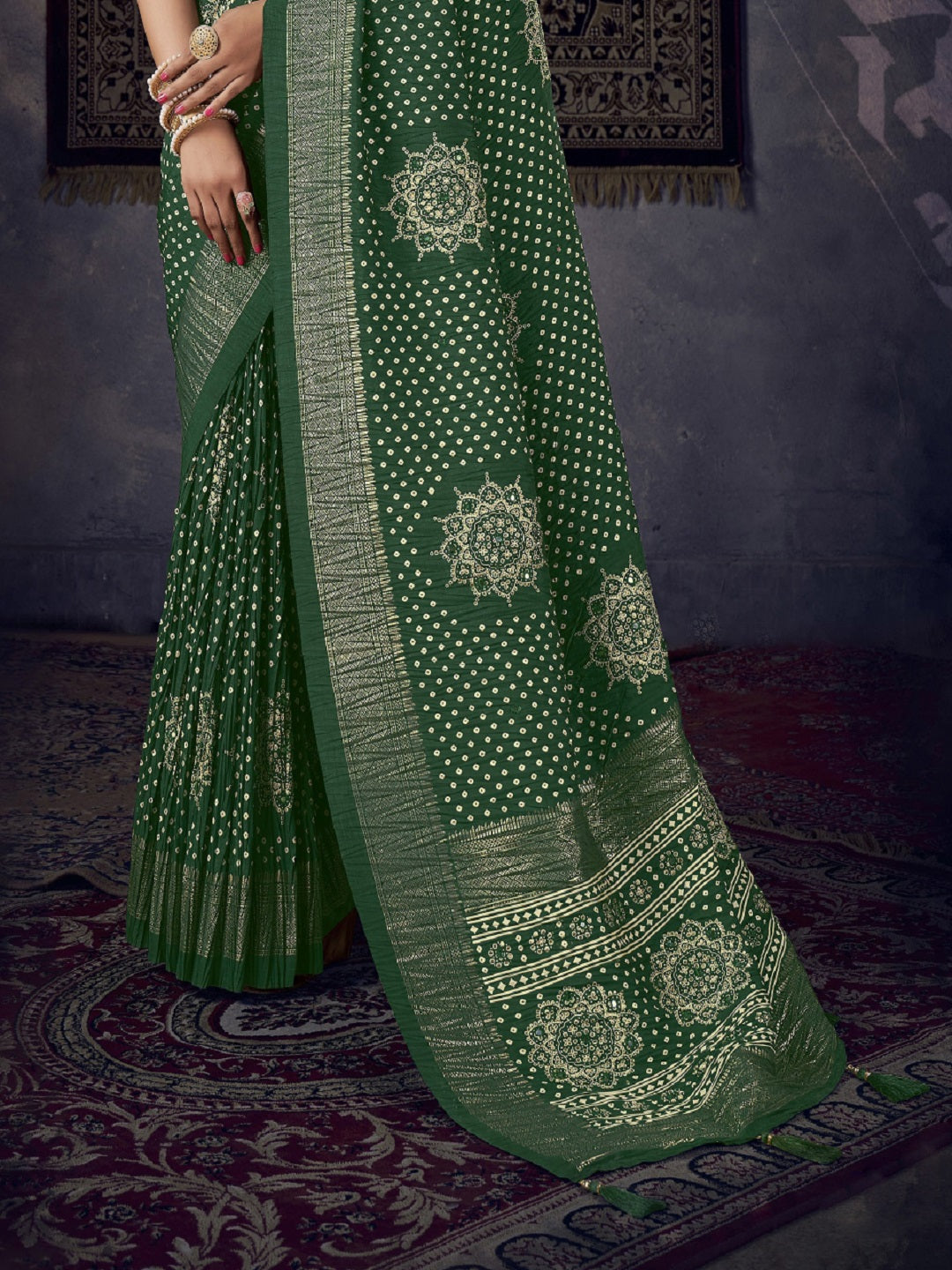 Stylum Women's Green Bhandej Aari Work Crushed Silk Saree (SRKRISHGREEN)