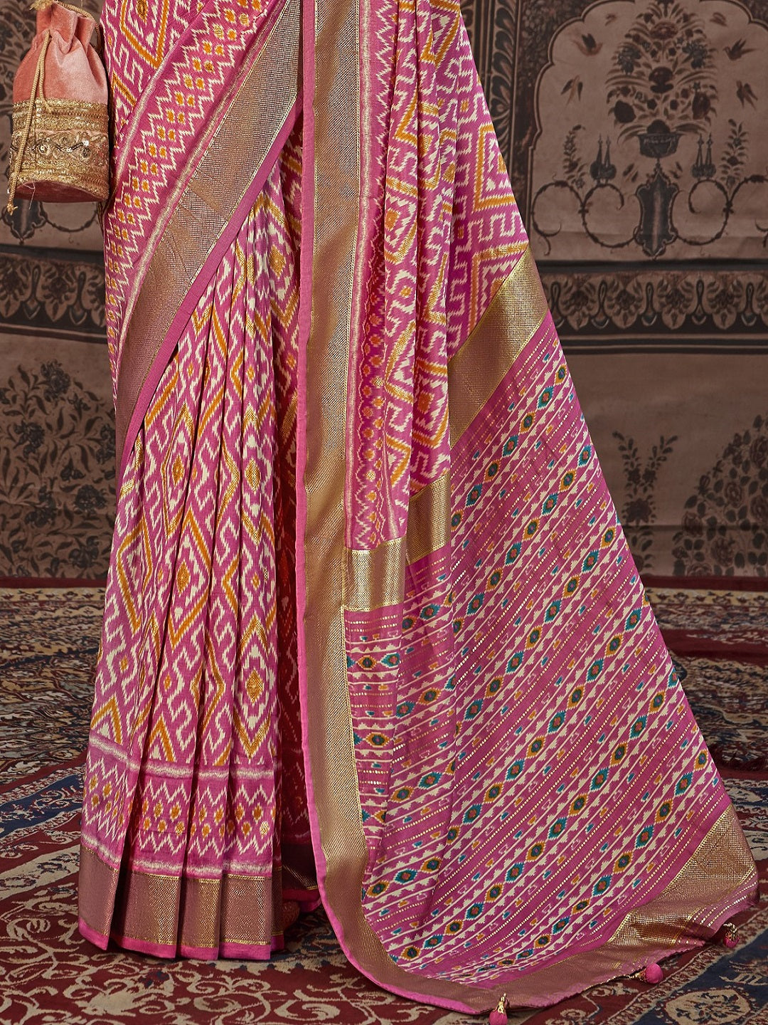 Stylum Women's Geometric Printed Zari Border Silk Saree (SRSCROSSPINK)