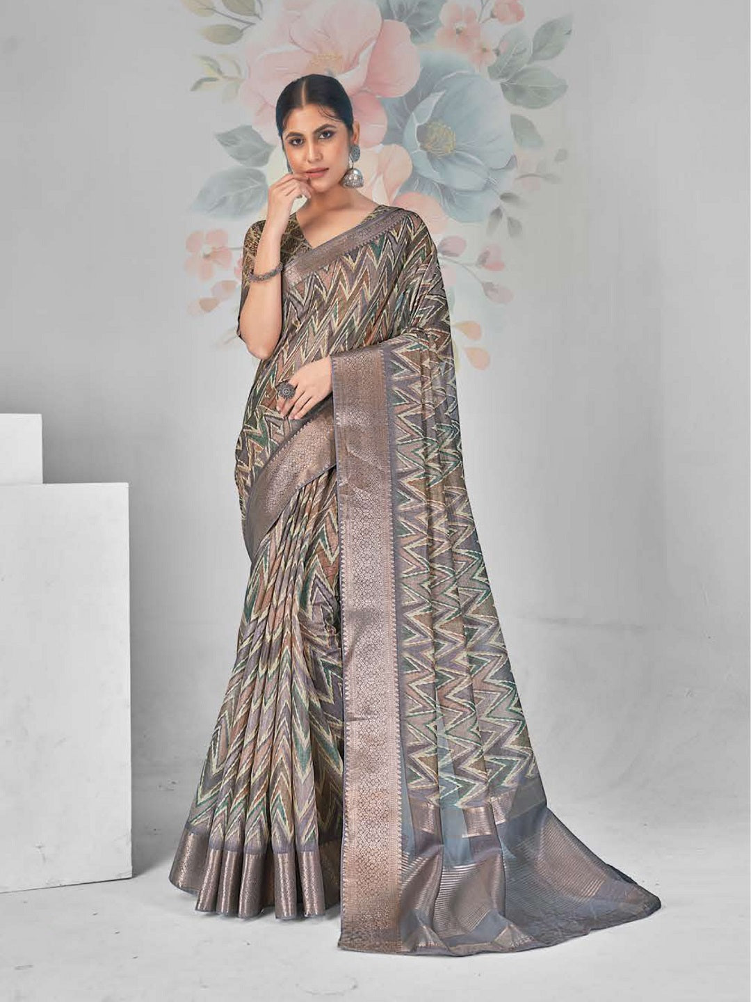 Stylum Women's Grey Zig-Zag Print With Zari Border Cotton Saree (SRSHAZIYAGREY)