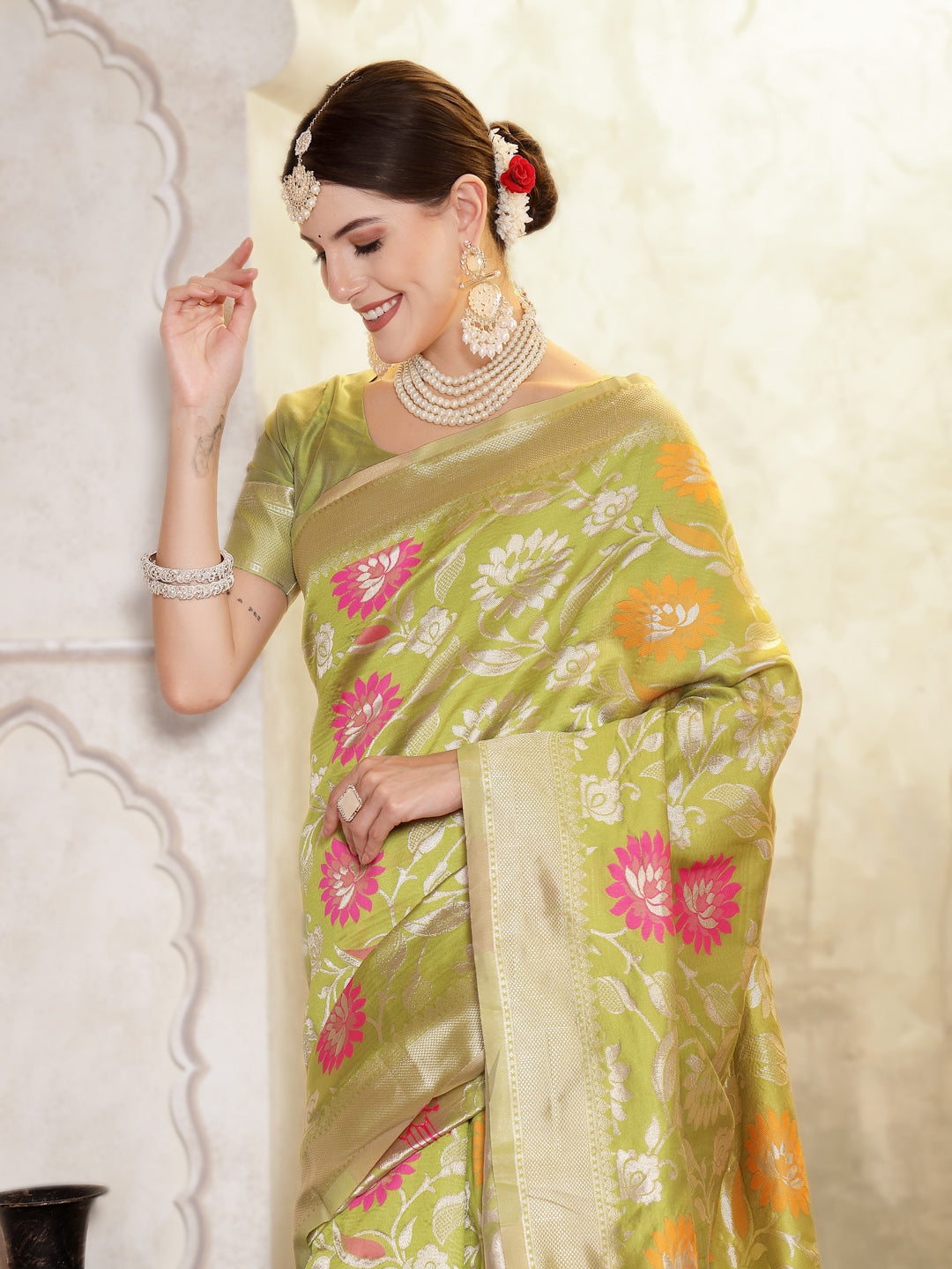 Stylum Women's Mehandi Green Paisley Woven Zari Border Silk Saree (SRZOHRAMEHANDI)