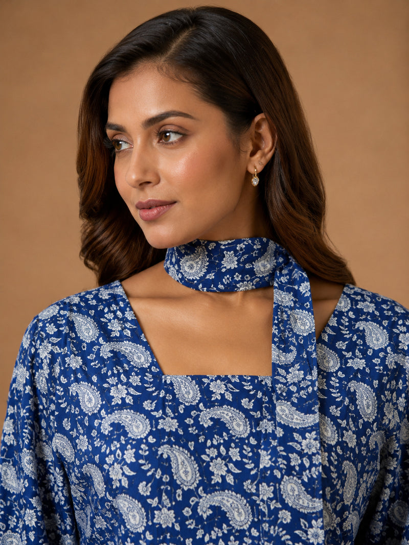 Stylum Women's Blue Paisley Printed Cotton Straight Top (TOPBLUETRUNK)