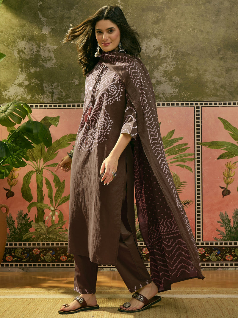 Stylum Women's Brown Bandhej Printed Cotton Straight Kurta Pant Dupatta Set (KPDBROWNBAZZI)