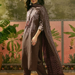 Stylum Women's Brown Bandhej Printed Cotton Straight Kurta Pant Dupatta Set (KPDBROWNBAZZI)
